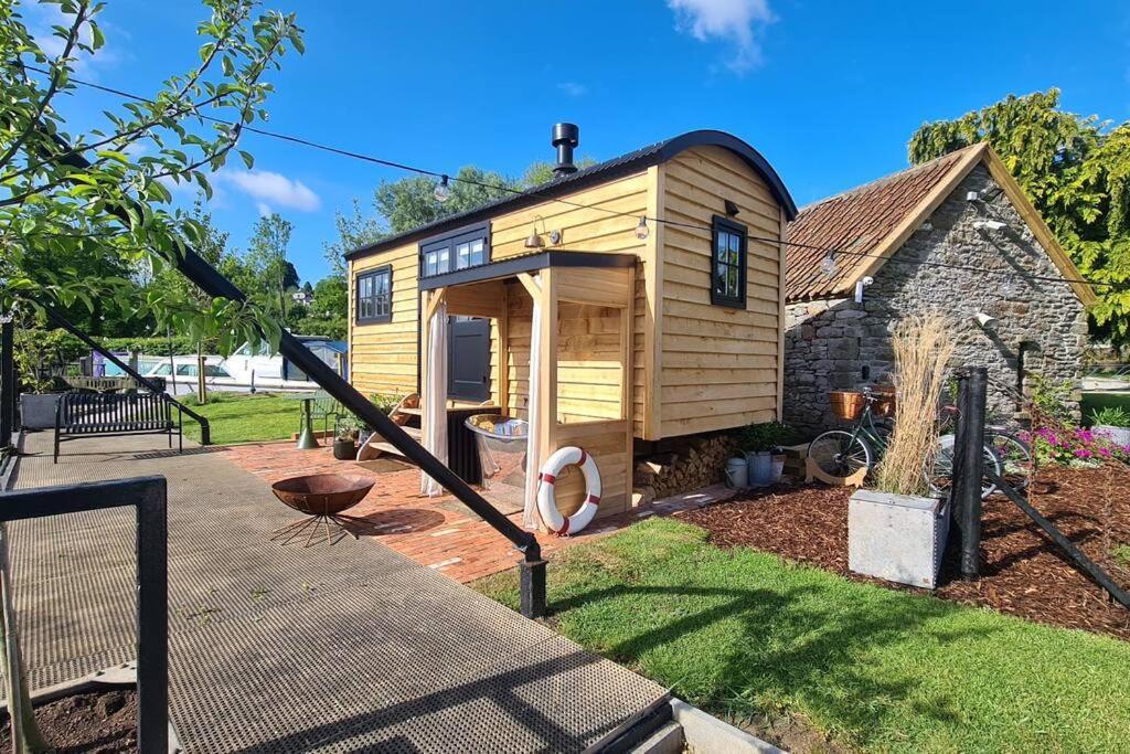 Appartamento Island Hut - Outdoor Bath Tub, Firepit And Water Equipment Saltford Esterno foto